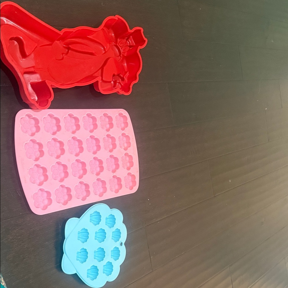 Red cat cake and Pink and blue Silicone Molds